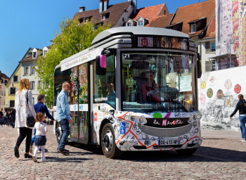 Navette &eacute;lectrique, participative et gratuite, elle vous accompagne au centre-ville !